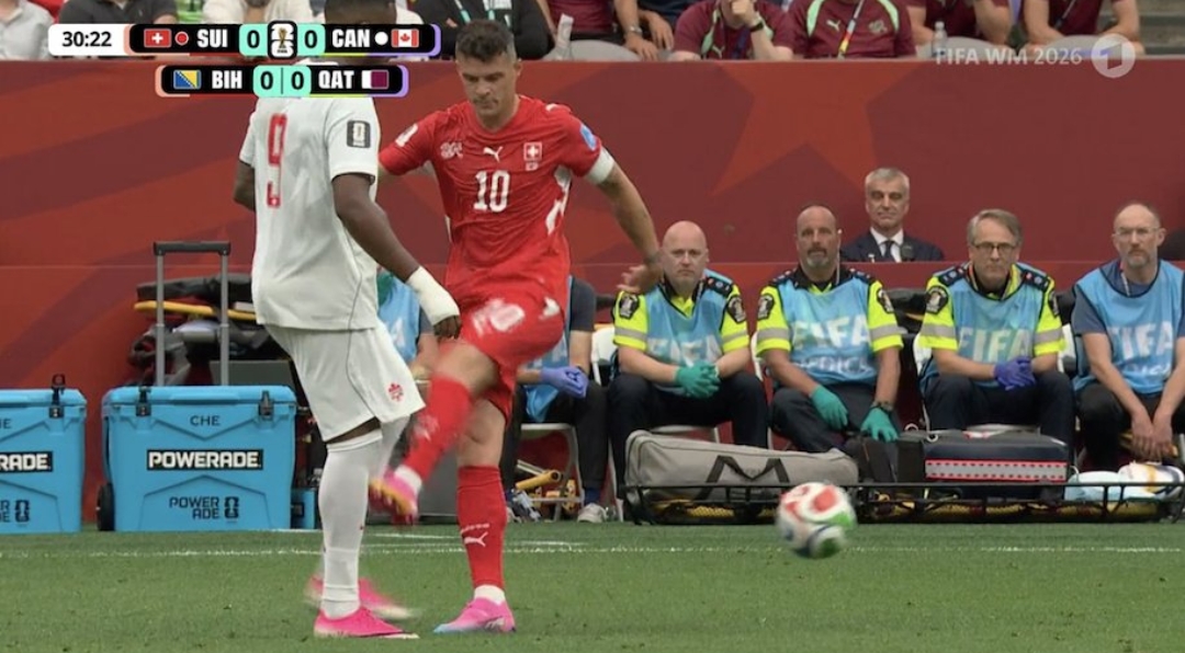 VIDEO  Xhaka godet me shkel kundërshtarin dhe nuk ndëshkohet me karton të kuq  plas debati në rrjet